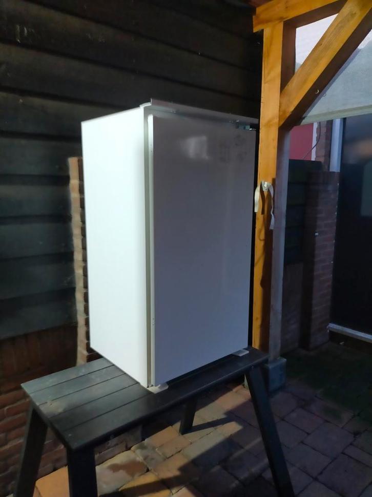 Nette inbouw koelkast Whirlpool 20 euro, Witgoed en Apparatuur, Koelkasten en IJskasten, Zo goed als nieuw, Zonder vriesvak, Ophalen