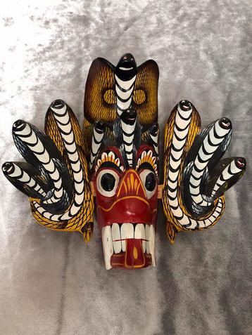 Decoratie masker met slangen afkomstig uit Sri- Lanka
