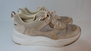 Ugg mooie licht beige sneakers van leer maat 41 beschikbaar voor biedingen