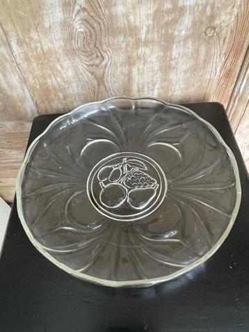 Grote glazen fruitschaal. Schaal van glas fruit. Vintage.    beschikbaar voor biedingen