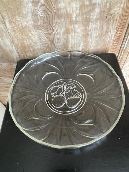 Grote glazen fruitschaal. Schaal van glas fruit. Vintage., Huis en Inrichting, Keuken | Servies, Zo goed als nieuw, Schaal of Schalen