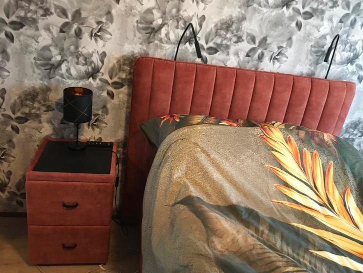Elektrisch verstelbaar bed 140x210 + 2 nachtkastjes, Huis en Inrichting, Slaapkamer | Bedden, Gebruikt, Tweepersoons, 140 cm, 210 cm