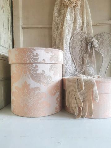 Brocante stoffen dozen  beschikbaar voor biedingen