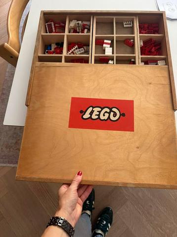 Vintage Lego sorteerdoos met inhoud beschikbaar voor biedingen