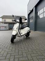 Vespa Sprint 45 km/h wit 2019 met 4710 km gereden, Fietsen en Brommers, Scooters | Vespa, Ophalen of Verzenden, Zo goed als nieuw