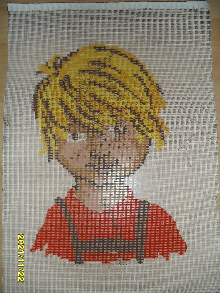 NIEUW Voorbedrukt stramien Jongen in rode trui 1. Ook DMC, Hobby en Vrije tijd, Borduren en Borduurmachines, Ophalen of Verzenden