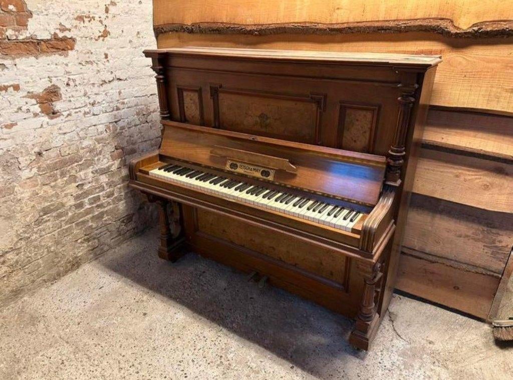 Gratis: Oude piano (kroeg of café decoratie), Huis en Inrichting, Ophalen, Hout, Gebruikt, Klassiek