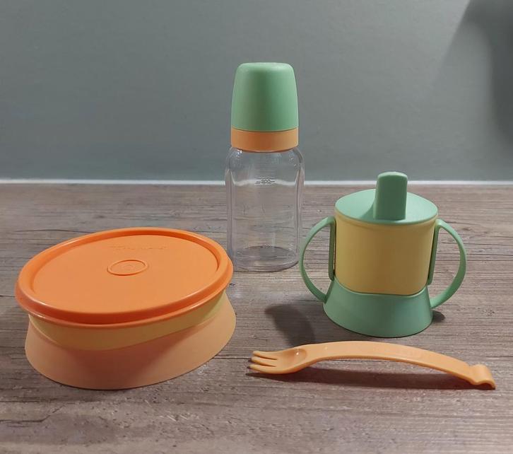 Tupperware bordje- bestek,  fles, tuitbeker voor de pop, Kinderen en Baby's, Speelgoed | Poppenhuizen, Ophalen of Verzenden