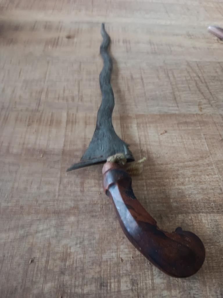 Oude kris met houten handvat, Antiek en Kunst, Ophalen