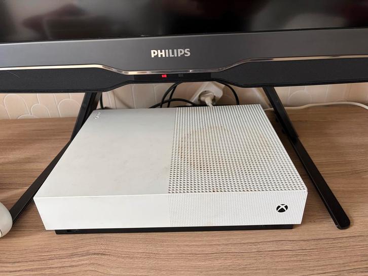 Xbox One S Digital Edition met 2 controllers en kabel, Spelcomputers en Games, Spelcomputers | Xbox One, Gebruikt, Xbox One S All-digital