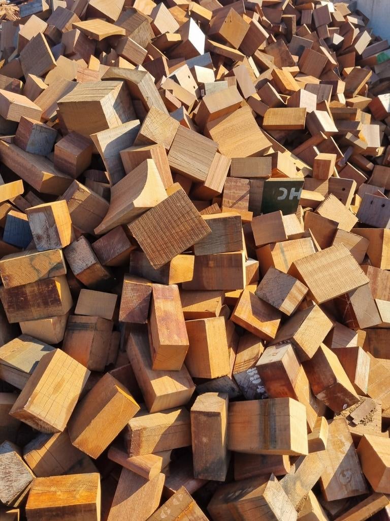 Haardhout Azobe Blokken 1m3 los gestort bigbag €130 Heteren, Tuin en Terras, Haardhout, Minder dan 3 m³, Ophalen
