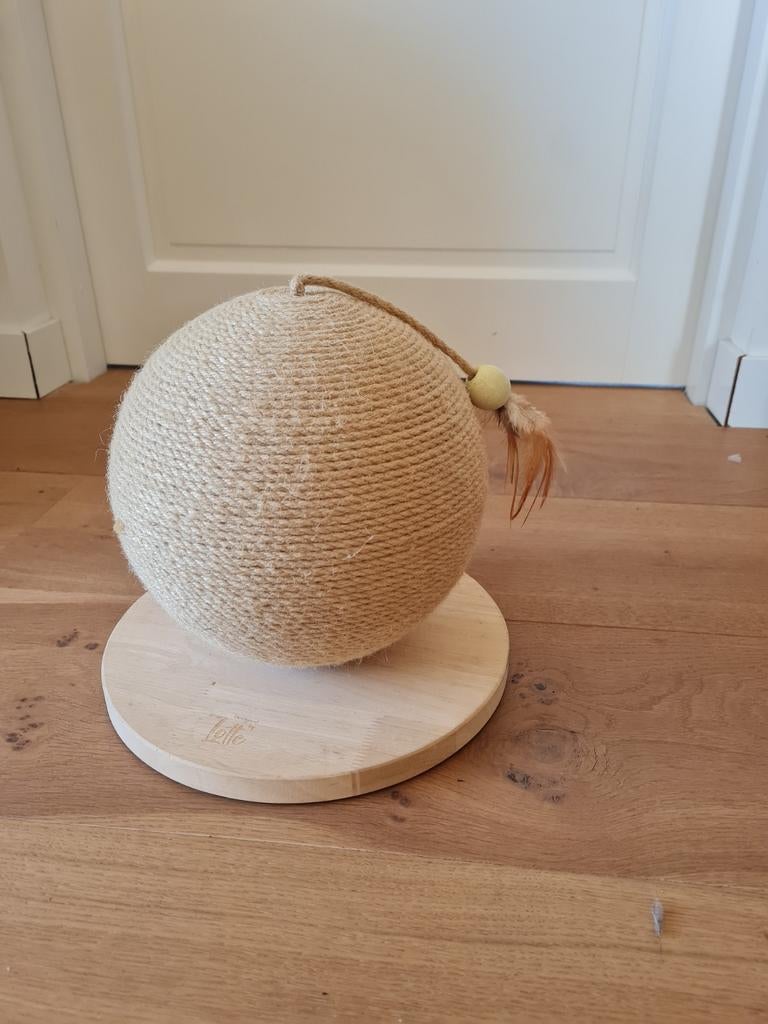 Kattenkrabpaal bal Merk Lotte, Ophalen, Zo goed als nieuw