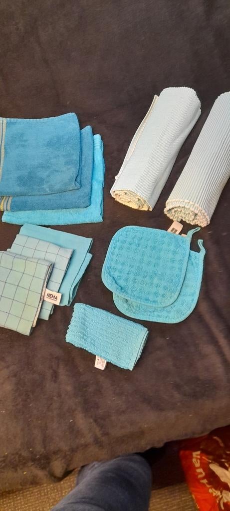 Diverse blauwe handdoeken en badtextiel, Ophalen of Verzenden, Gebruikt, Blauw, Handdoek