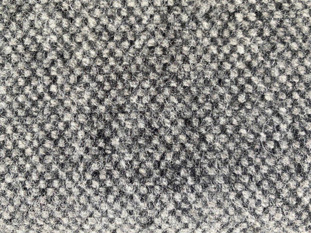 Gudbrandsdalens Amdal 175 grijstinten; 2x restant meubelstof, Wol, 120 cm of meer, Ophalen of Verzenden, Grijs