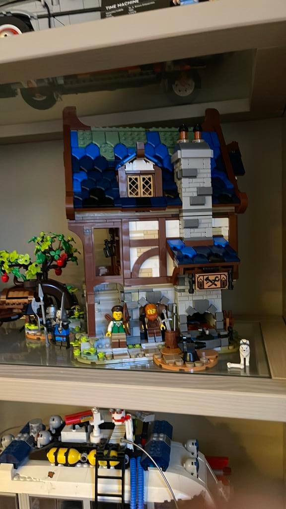 Lego middeleeuws stadsplein en middeleeuwse smid 10332+21325, Kinderen en Baby's, Speelgoed | Duplo en Lego, Ophalen of Verzenden