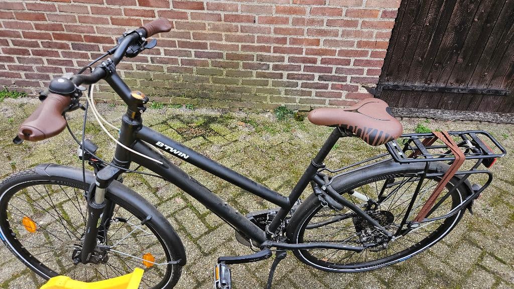 Zo goed als nieuwe btwin hoprider 900 stadsfiets 28 inch, Fietsen en Brommers, Versnellingen, Nieuw, 49 tot 53 cm, Ophalen