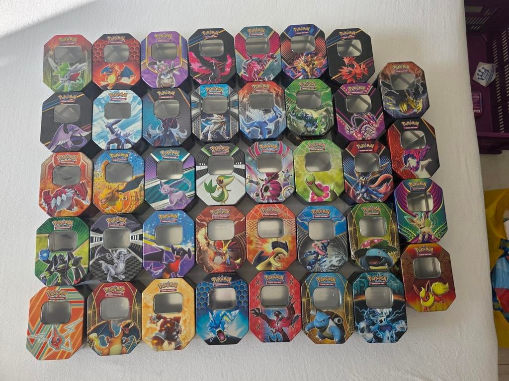 Collectie Lege Pokémon Tins + Exclusieve! Staat verschillend, Hobby en Vrije tijd, Verzamelkaartspellen | Pokémon, Ophalen of Verzenden