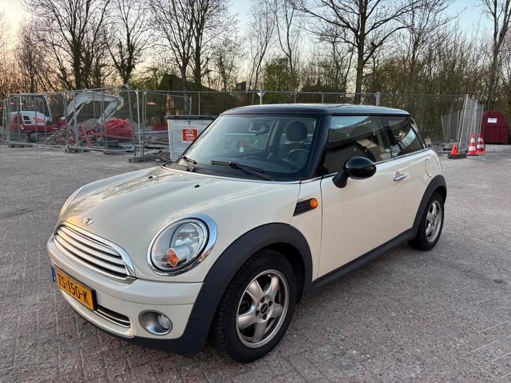 Mini 1.6 16V Cooper 2007 Wit motor defect!, Auto's, Mini, Particulier, Cooper, ABS, Centrale vergrendeling, Climate control, Lichtmetalen velgen