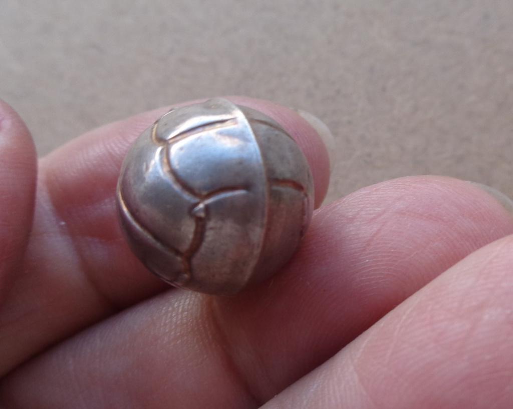 zilveren vintage bedel grote voetbal [2016], Overige merken, Verzenden, Zo goed als nieuw, 1 bedel