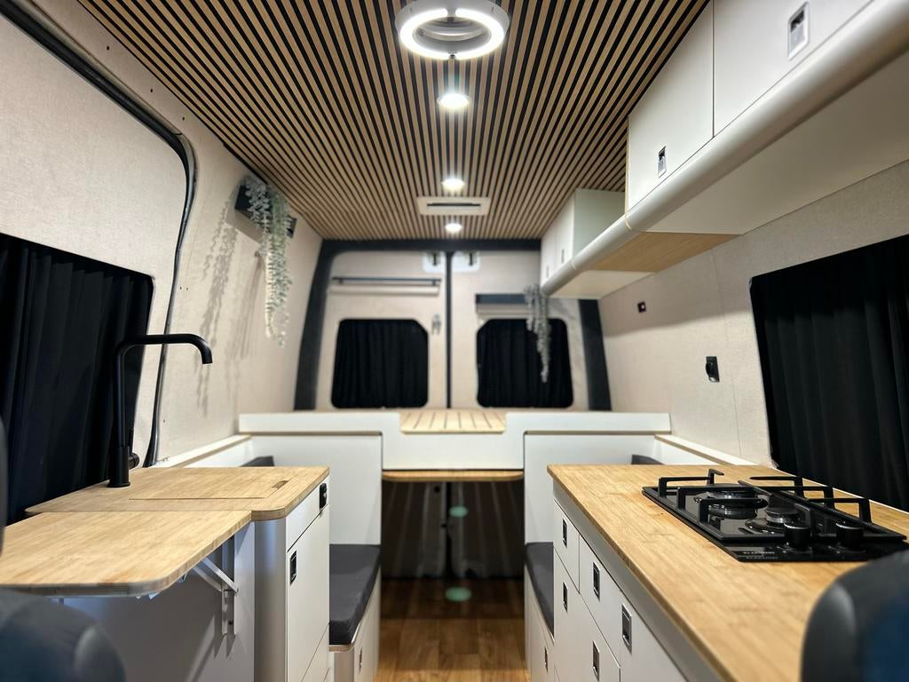 Mercedes Sprinter Camper Off-Grid Professioneel gebouwd, Buscamper of Camperbus, Tot en met 2, Particulier, 5 tot 6 meter
