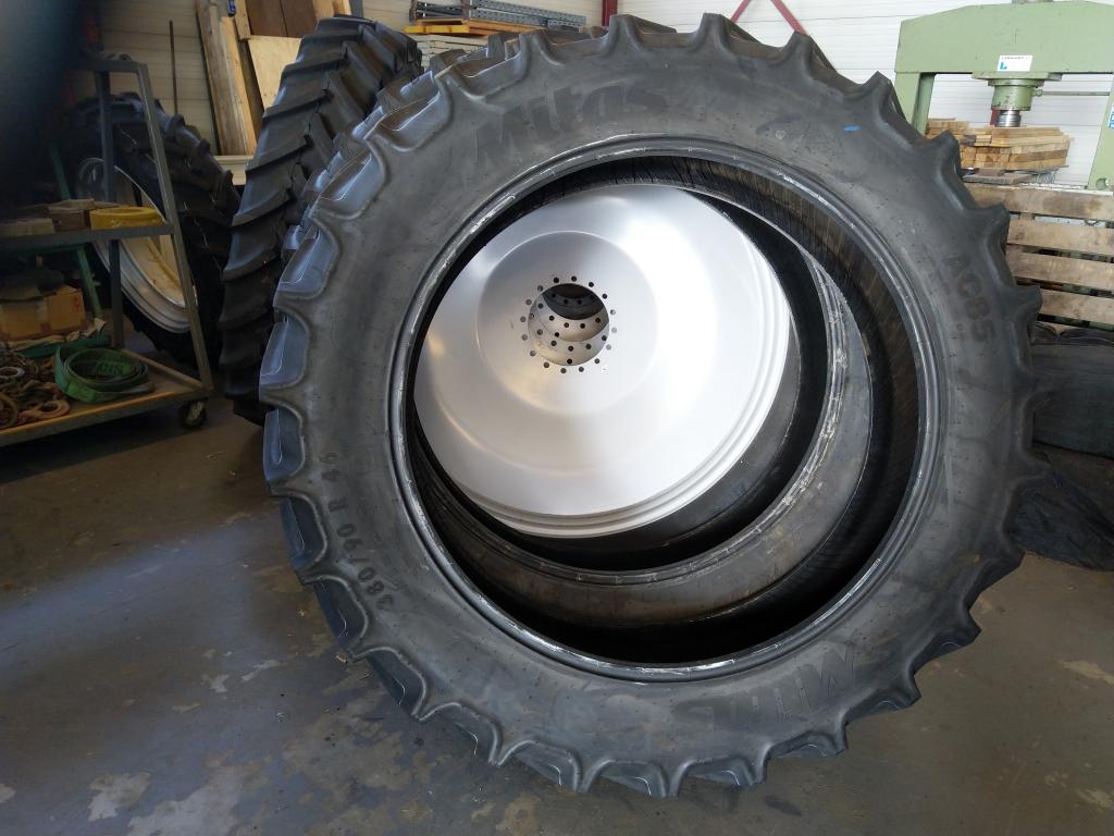 380/90 x R46 Nieuwe Mitas banden 3 STUKS, Niet ingevuld, Niet ingevuld, Niet ingevuld