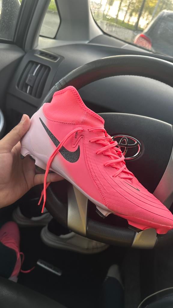Voetbal schoenen maat 43, Sport en Fitness, Voetbal, Maat XS of kleiner, Ophalen of Verzenden, Zo goed als nieuw, Schoenen