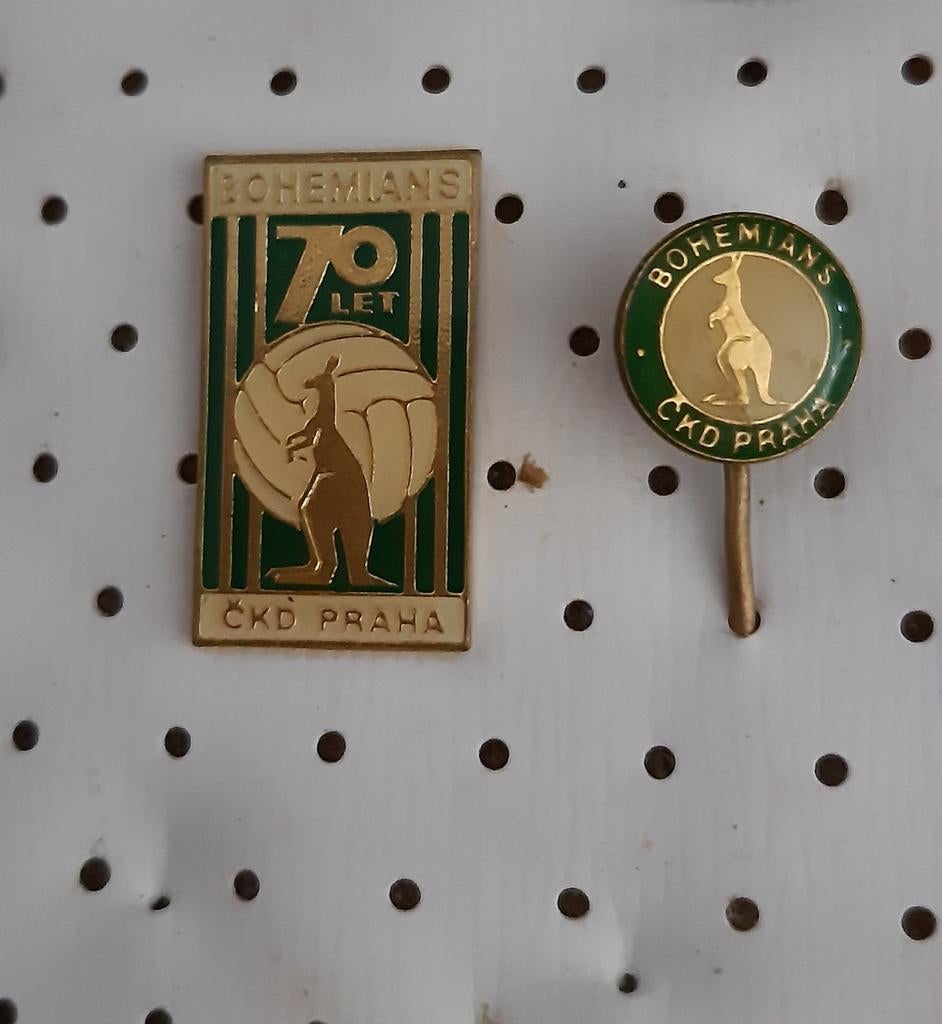 2 Speldjes Bohemin CKD Praha, Ophalen of Verzenden, Nieuw, Sport, Speldje of Pin