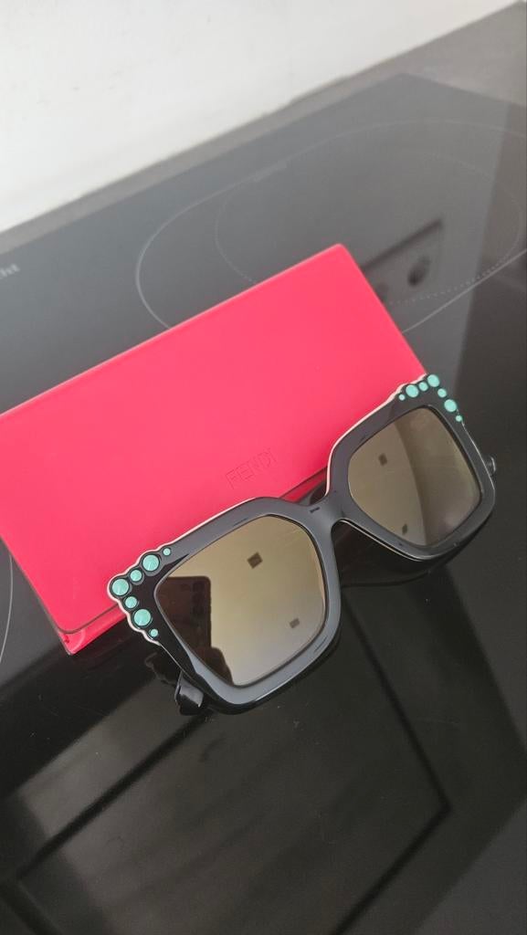 Fendi zonnebril nieuw, Ophalen of Verzenden, Nieuw, Zwart, Overige merken