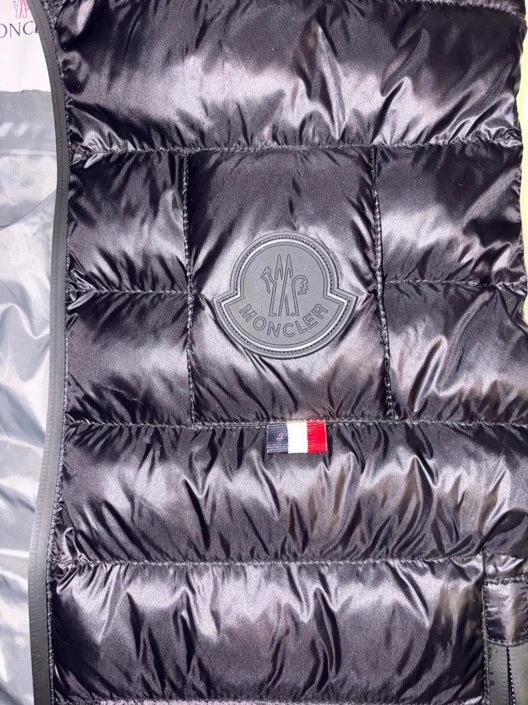 Nieuwe Moncler bodywarmer - Stijlvol en warm, Kleding | Heren, Bodywarmers, Ophalen, Nieuw, Overige maten, Zwart