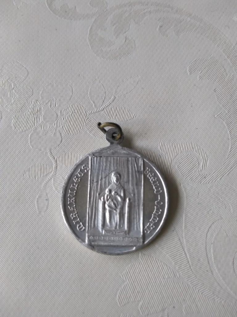 421 Medaille Beeld Maria en kerk van Ommel, Ophalen of Verzenden, Zo goed als nieuw, Overige typen, Christendom | Katholiek
