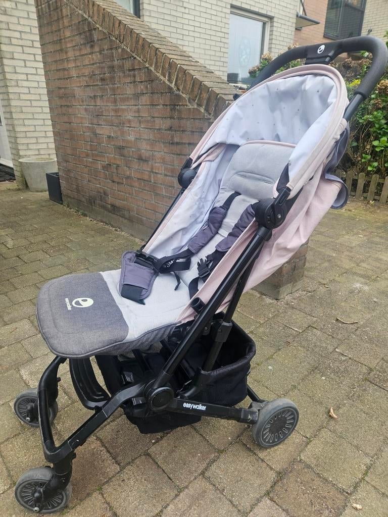 Compacte Easywalker buggy met volledige ligstand, Kinderen en Baby's, Buggy's, Ophalen
