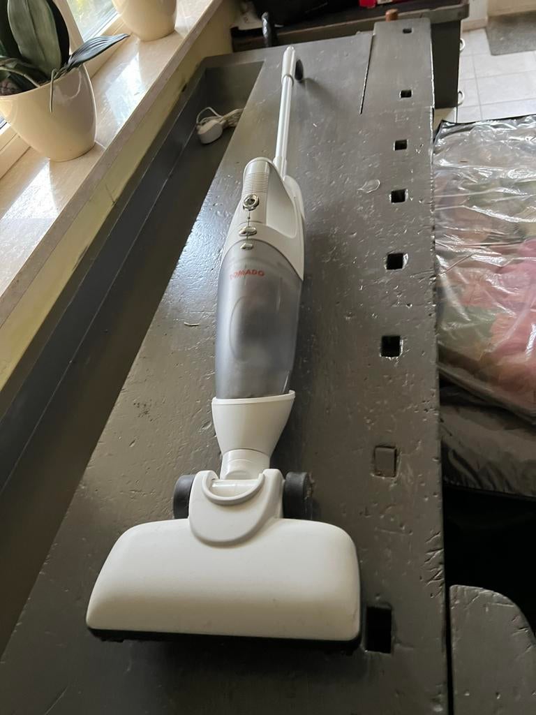 Tomado steel stofzuiger / kan ook zonder steel, Ophalen, Zo goed als nieuw