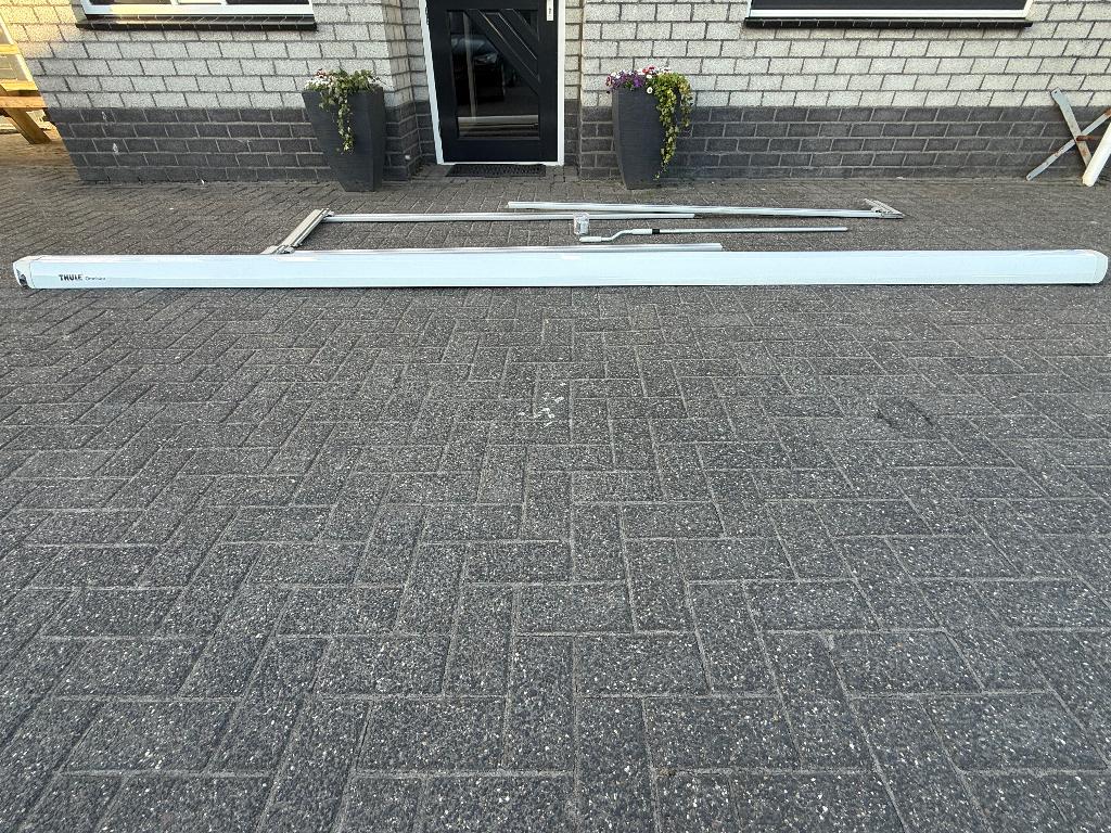 Luifel Thule Omnistor 450 cassette. Grijs doek. Bj. 2020, Caravans en Kamperen, Ophalen, Zo goed als nieuw