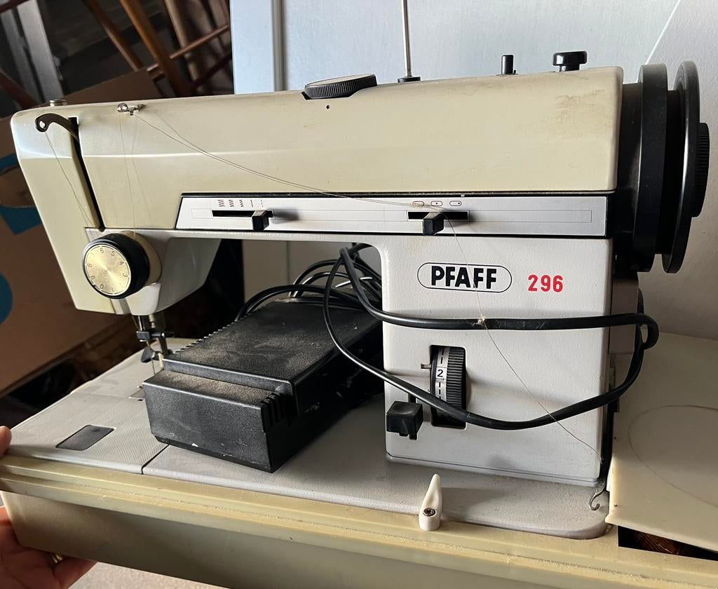 Pfaff 296 maaimachine in koffer, Hobby en Vrije tijd, Naaimachines en Toebehoren, Ophalen of Verzenden, Zo goed als nieuw, Naaimachine