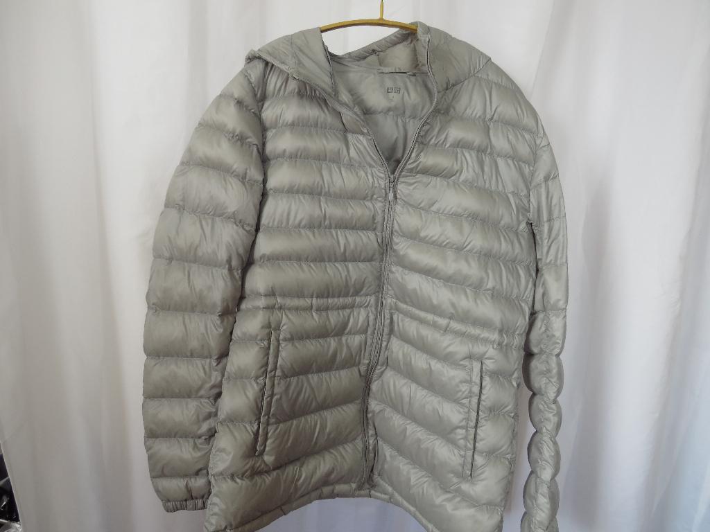 grijs groene  dons tussen jas + capuchon mt M Uniqlo, Kleding | Dames, Jassen | Winter, Maat 38/40 (M), Ophalen of Verzenden, Grijs