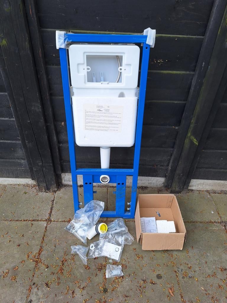 Nieuw inbouw stortbak toilet (mist bedieningsmechaniek), Ophalen of Verzenden, Nieuw, Toilet