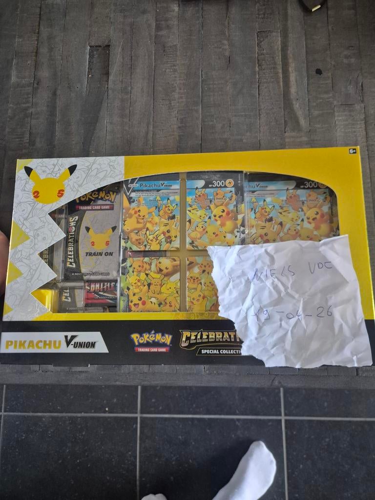 Pokemon celebrations special collection box, Ophalen of Verzenden, Nieuw