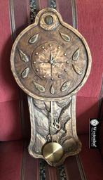 Vintage klok hout - Cottage wandklok houtsnijwerk, Ophalen of Verzenden, Gebruikt, Wandklok