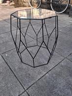 Zwarte metalen bijzettafel., Huis en Inrichting, Tafels | Bijzettafels, Minder dan 55 cm, Metaal of Aluminium, Rond, Zo goed als nieuw