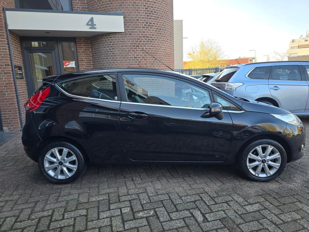 Ford Fiesta 1.4 Trend Automaat |Airco |Apk 2027, 15 km/l, 4 cilinders, Zwart, Bedrijf