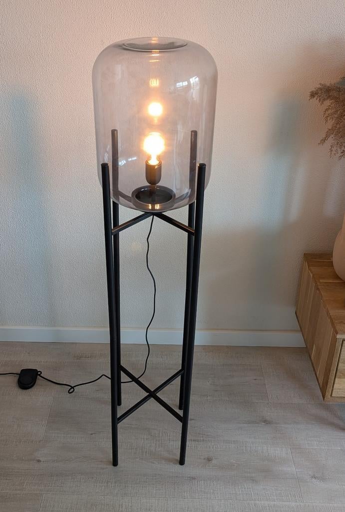 Vloerlamp Juno rookglas, Ophalen, Glas, Modern, 100 tot 150 cm