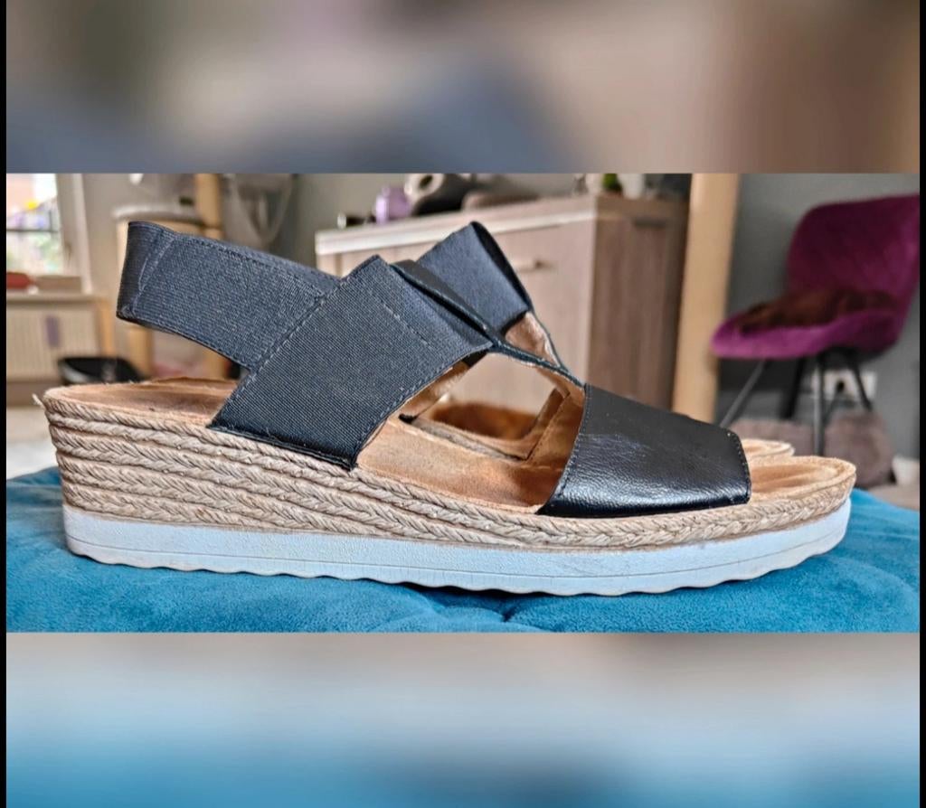 Zwarte sandalen met sleehak TwoDay maat 39, Kleding | Dames, Schoenen, Ophalen of Verzenden, Zo goed als nieuw, Zwart, Sandalen of Muiltjes