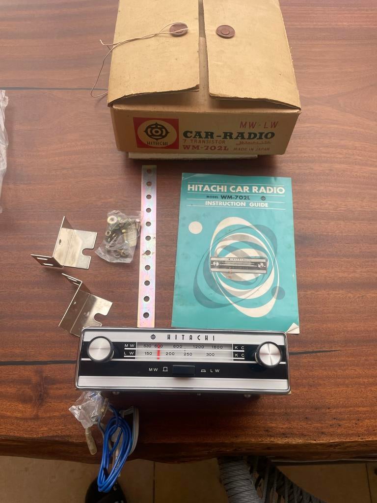 Vintage Hitachi WM-702L Autoradio - Nieuw in Doos, Auto diversen, Autoradio's, Ophalen of Verzenden, Zo goed als nieuw