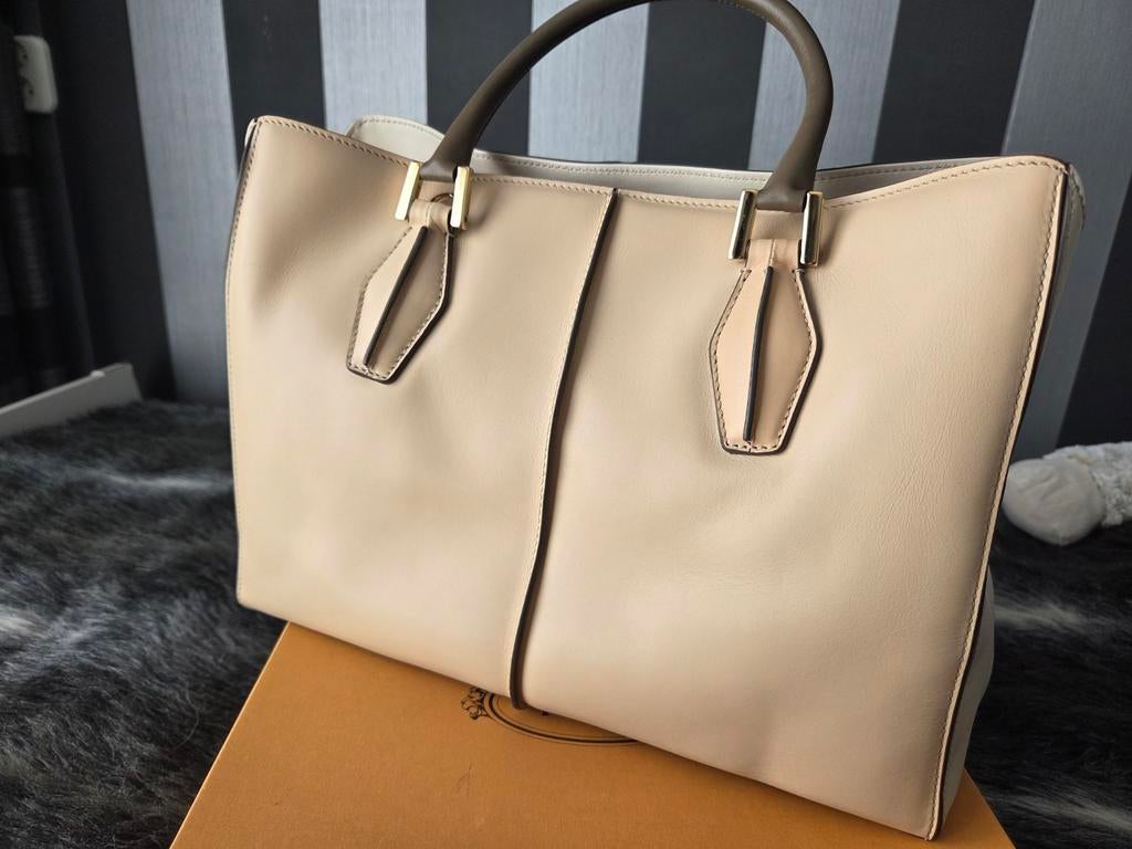 Tod's leren tas, Sieraden, Tassen en Uiterlijk, Tassen | Damestassen, Verzenden, Gebruikt, Beige, Handtas
