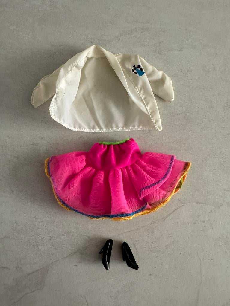Barbie 1990 friendship kleding, Verzamelen, Poppen, Gebruikt, Kleertjes, Ophalen of Verzenden