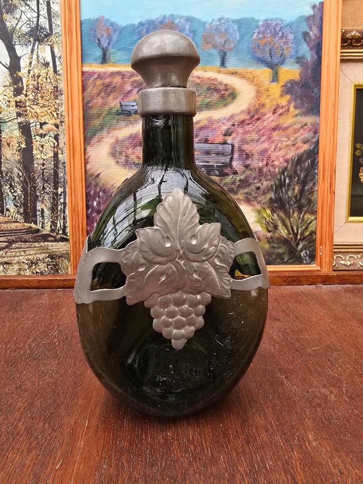 Vintage groene karaf met zilverkleurige versiering, Antiek en Kunst, Antiek | Glas en Kristal, Ophalen of Verzenden