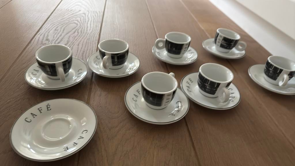 Te koop: SIAKI porseleinen espresso setje, Ophalen of Verzenden, Zo goed als nieuw, Overige stijlen, Kop(pen) en/of Schotel(s)