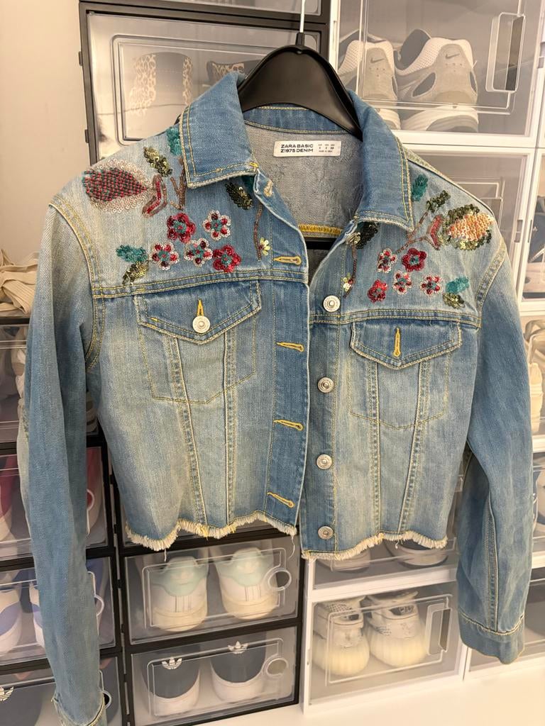 Zara spijkerjasje met borduursels, Ophalen of Verzenden, Gedragen, Maat 36 (S), Blauw