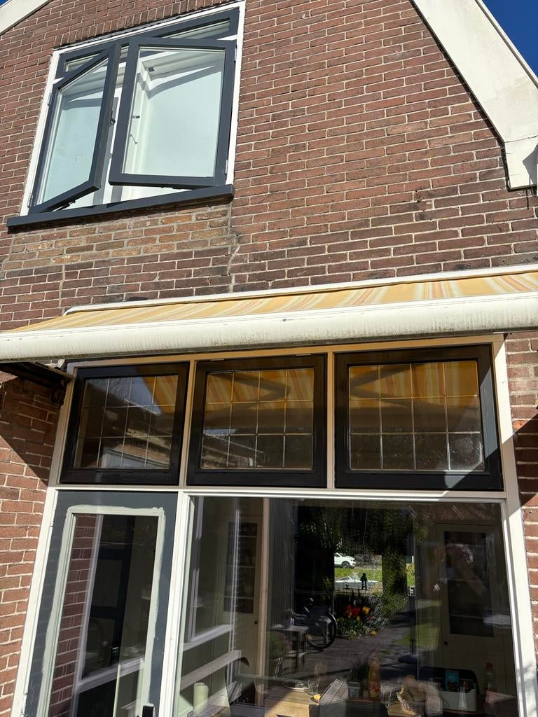 Gebruikt knikarmscherm - Geel/wit gestreept, Tuin en Terras, Zonneschermen, Ophalen, Gebruikt, 150 tot 300 cm, 250 cm tot 450 cm