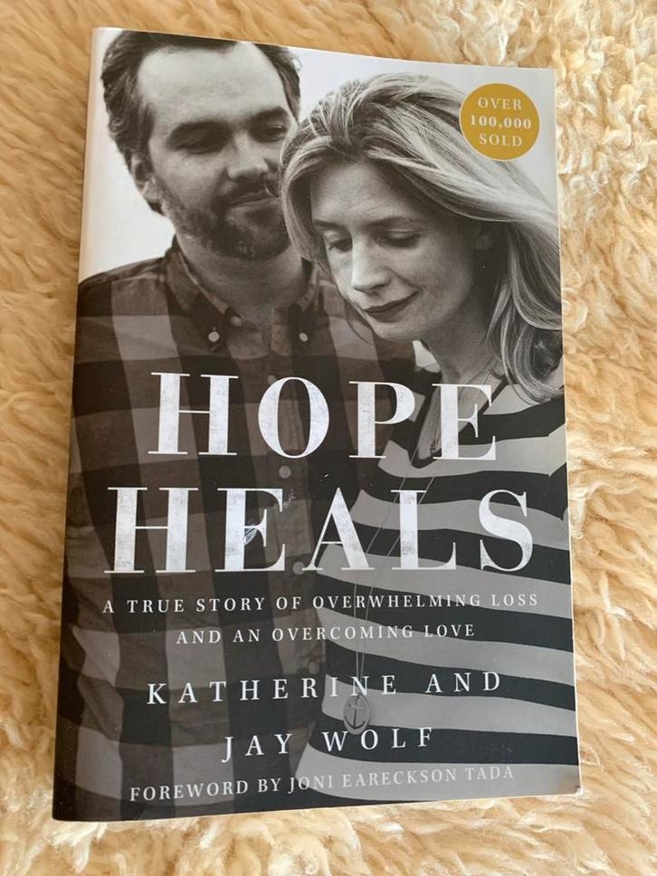 Hope Heals: Een Waar Verhaal van Verlies en Overwinnende Lie, Boeken, Biografieën, Nieuw, Religie, Ophalen of Verzenden